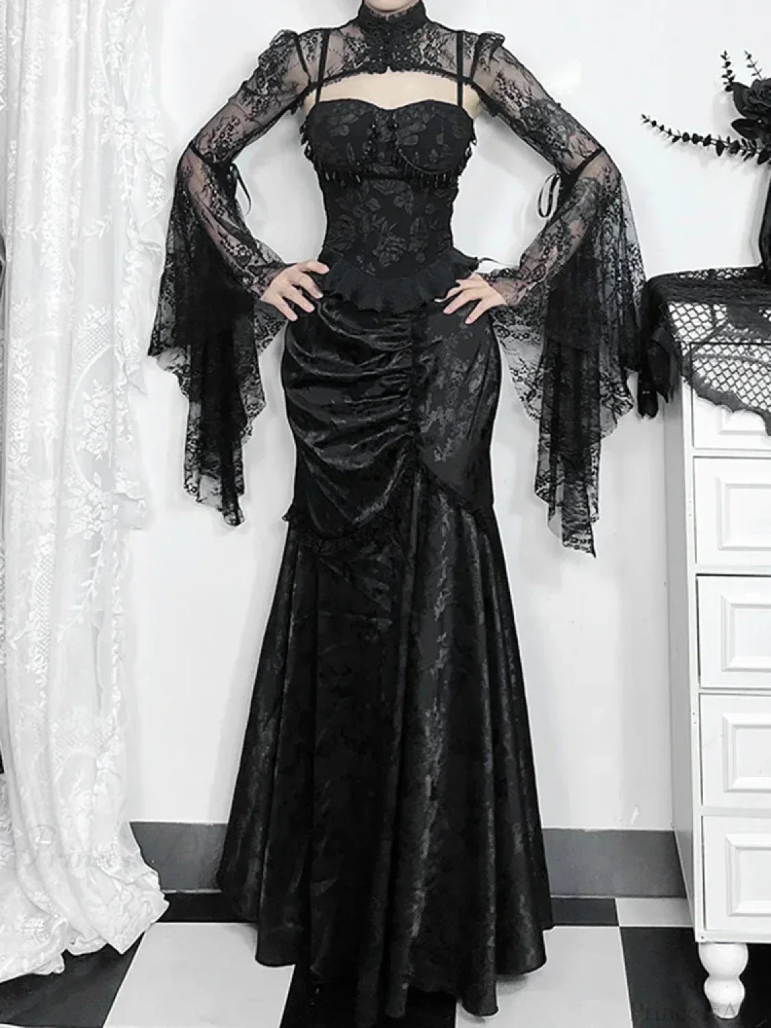 Lace Splicing Asymmetric Skirt