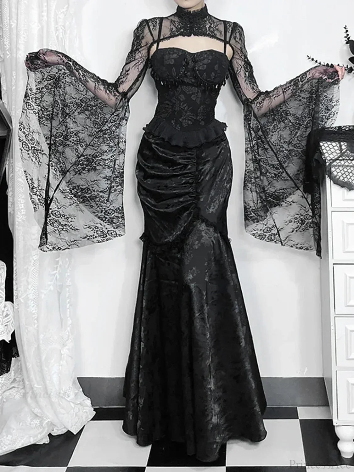Lace Splicing Asymmetric Skirt